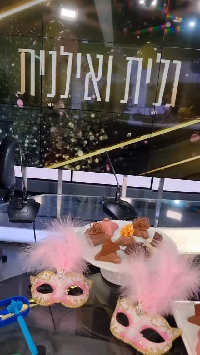 סטייל כזה לא ראיתם 
פורים בפתח וכולן מחפשות את הדרך לבלוט. הלקוחות והאורחים שלנו כבר ראו הכל, והגיע הזמן שנגיש להם משהו אחר. משהו High-End, יוקרתי ובלתי נשכח.

אחרי שאוזני ההמן שלי גנבו את ההצגה אצל גלית ואילנית, החלטתי לפתוח את כל הסודות המקצועיים שלי בסדנה דיגיטלית קצרה וממוקדת:
🥳נלמד להכין בצק פריך פרלינה לוז (המחית בתוך הבצק!) וגם בצק רגיל לאוזני המן
🥳ניצור מלית מרציפן פיסטוק בעבודת יד, ומליות שוקולד פרלינה וג׳אנדויה
🥳נשדרג עם ציפויי רובי, ג’אנדויה וטכניקת “פושון סטייל” לעטיפת אגוזים.

🎁 בונוסים מטורפים: הדרכה לטמפרור שוקולד בקלות עם מיקריו והדרכה מלאה להכנת פרלינה ביתי!
הסדנה זמינה לצפייה ללא הגבלת זמן.

החלק הכי טוב? כל הידע הזה ב-35 ש”ח בלבד.
מי שרוצה להצטרף למהפכה ולקבל לינק ישיר – כיתבו לי “המן” בתגובות ואשלח הכל בפרטי! 👇

#אוזני_המן #פורים #סטייל  #ניצןקינוחים