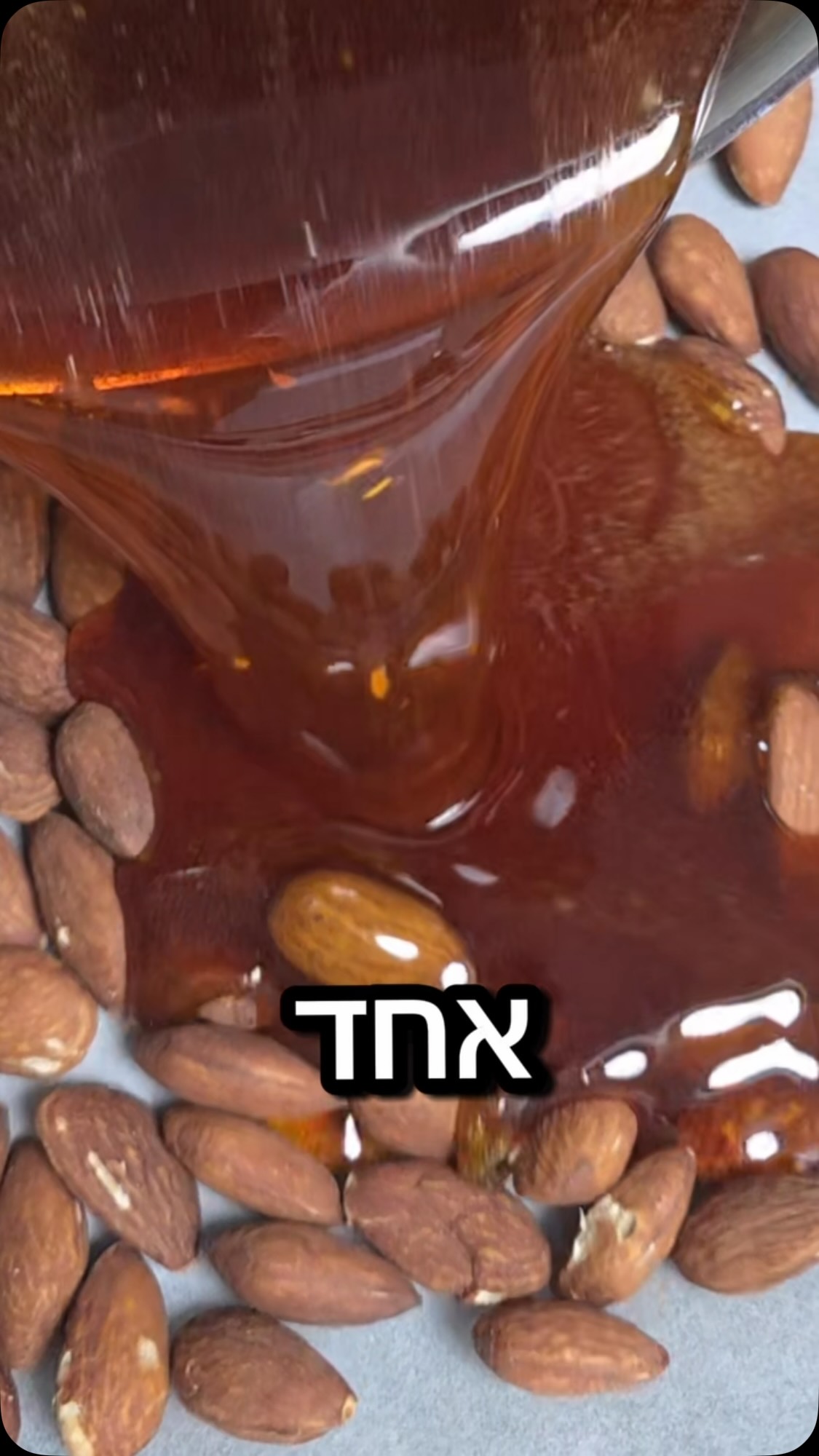 קרמל הוא הסיוט של הרבה אופים בבית. נשרף בשנייה, ואין דרך חזרה.

אבל האמת? קרמל טוב הוא לא מזל. הוא דיוק. ויש כללים ברורים לעבודה שאם מיישמים, מצליחים. 

וזה בדיוק מה שהקוקינג שף של קנווד עושה בשבילנו.  נבחר באפליקציה את התוכנית “קרמל רטוב”, והוא כבר יודע הכל: איזה אביזר לחבר, כמה זמן, ואיזו טמפרטורה. 
נשקול את הסוכר והמים ישירות בקערה שעל המשקל המובנה, 
הקוקינג שף מערבב לבד, מעלה את החום בדיוק כשצריך, ומצפצף להודיע לי כשהקרמל מוכן.

בלי לעמוד מעל הסיר. בלי החשש שיישרף.

רוצים את הקוקינג שף אצלכם במטבח? כתבו “קרמל” בתגובות, ואשלח את כל הפרטים, כולל קוד ההטבה שלי, בהודעה פרטית 🤎
@kenwood_il

#ניצןקינוחיםוסדנאות #קוקינגשף #קרמל